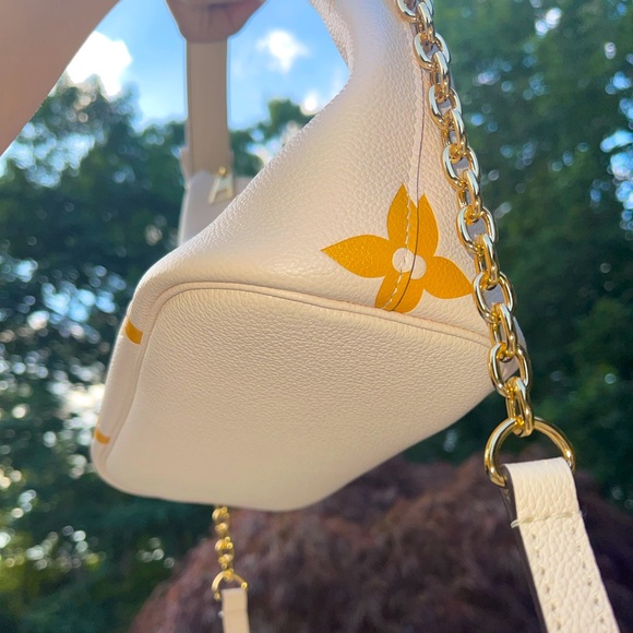 Louis Vuitton Marshmallow Bag - Picture 5 of 9